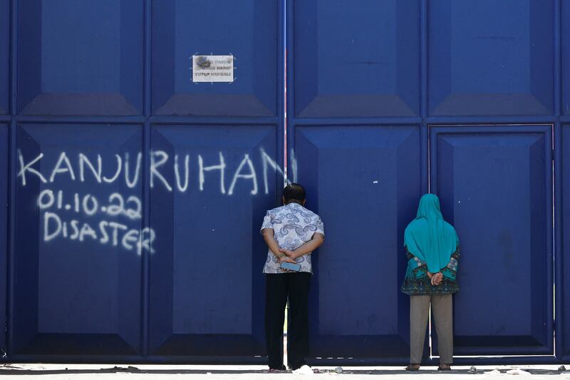 RTRMADP_3_SOCCER-INDONESIA-RIOT.JPG