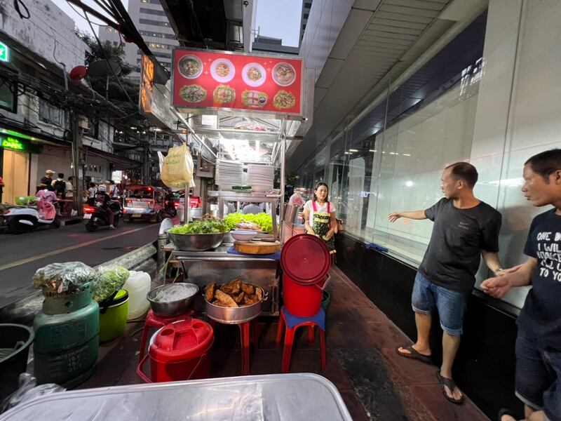 22 TH-street-food1.jpeg