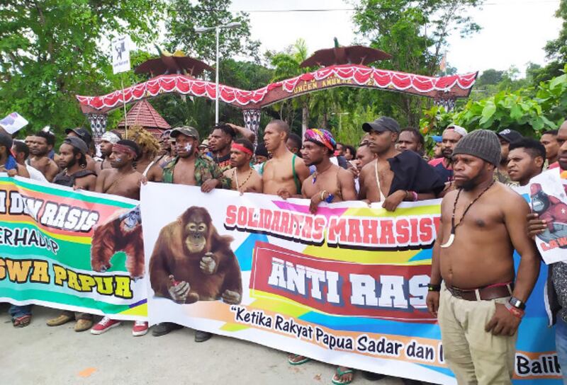 Students and their supporters hold a rally outside a university campus in Jayapura, in Indonesia's Papua province, Aug. 19, 2019. [Yuliana Lantipo/BenarNews]