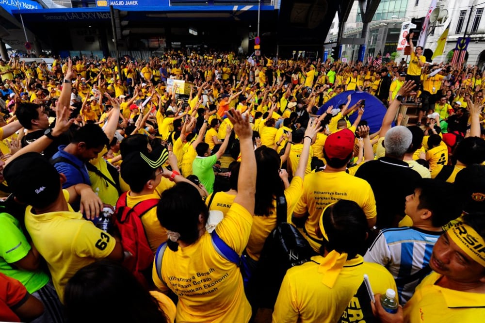 Ribuan rakyat Malaysia mengambil bahagian pada perhimpunan BERSIH 4.0 di Kuala Lumpur, 30 Ogos 2015.
