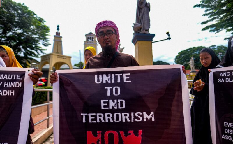 Muslims in the northern Philippine province of Pangasinan demonstrate in front of the Our Lady of Manaoag Church in Manaoag to denounce the Islamic State terror group, Aug. 11, 2019. [Jojo Rinoza/BenarNews]