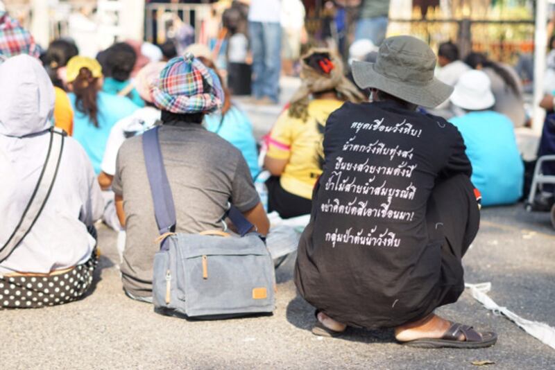 เครือข่ายปกป้องดินน้ำป่า นครศรีธรรมราช-พัทลุง ชุมนุมที่หน้าทำเนียบรัฐบาล เรียกร้องยกเลิก 4 โครงการเขื่อนและผันน้ำ วันที่ 28 มกราคม 2562 (นนทรัฐ ไผ่เจริญ/เบนาร์นิวส์)