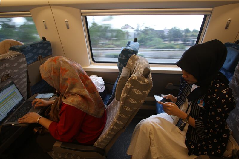 Kereta Cepat 11.jpg