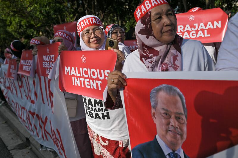 MUHYIDDIN_supporters_03.jpg