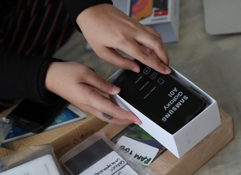 09-ID-cellphone.jpg