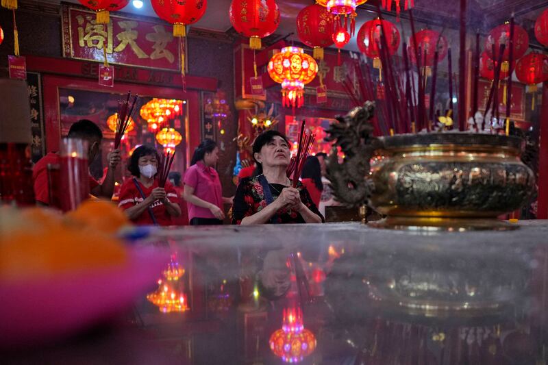 indonesia-chinese-new-year-incense 6.jpg