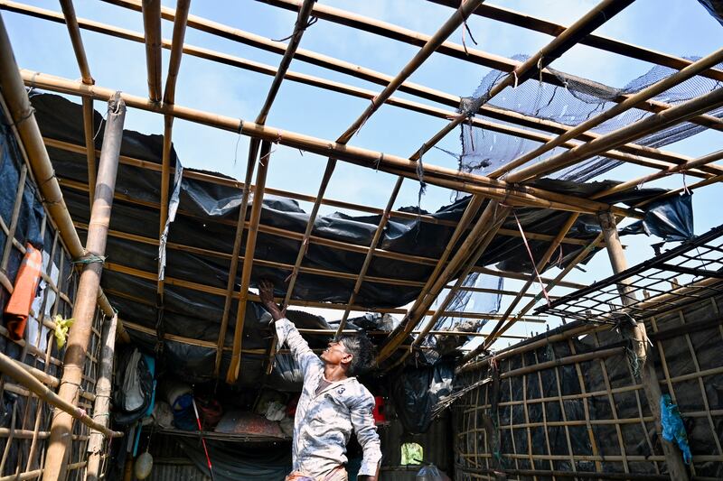 000_33F42TD-roof-fixing.jpg