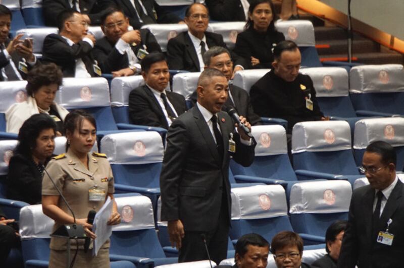 Gen. Apirat Kongsompong, Army chief, votes in parliament for Prayuth Chan-o-cha to become prime minister for a second term, June 5, 2019. [Nontarat Phaicharoen/BenarNews]