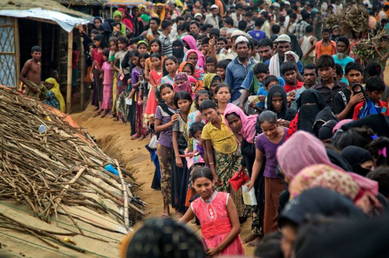Rohingya Muslim refugees from Myanmar line up to receive aid at the Kutupalong refugee camp in Ukhia, Bangladesh, Nov. 15, 2017.