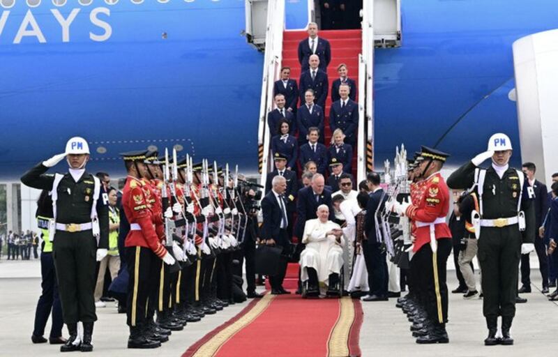 20240903 ID pope arrives.jpeg