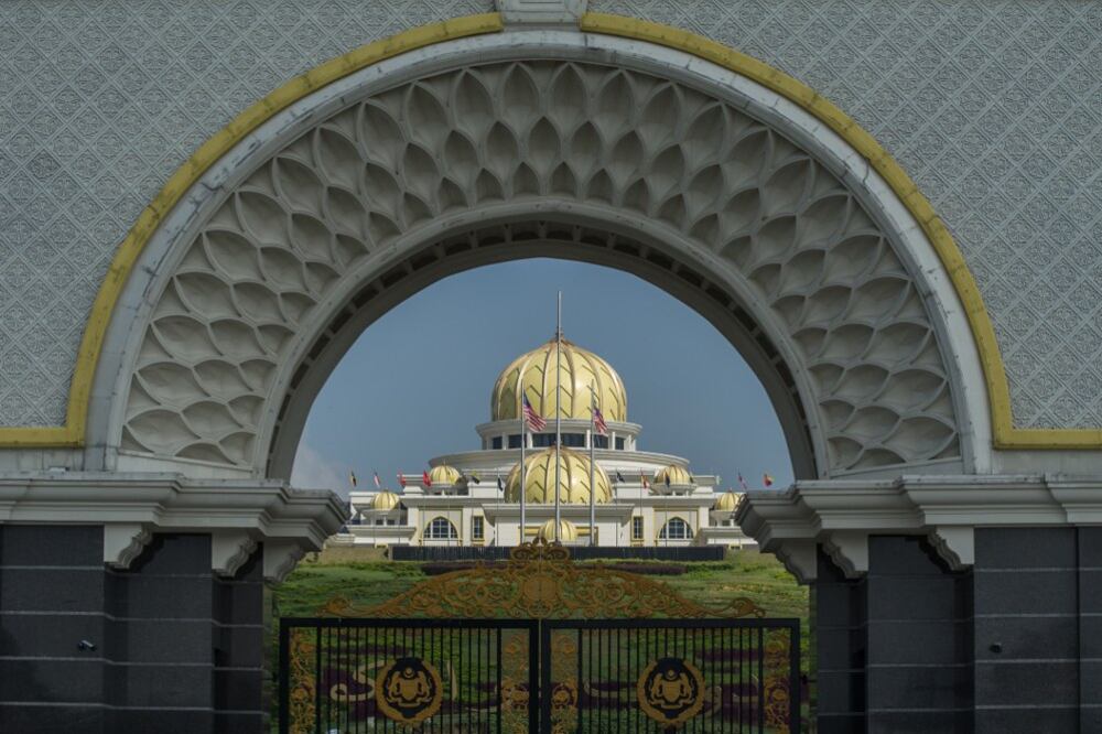 Istana Negara dilihat melalui pintu utama di Kuala Lumpur, 14 Ogos 2014.