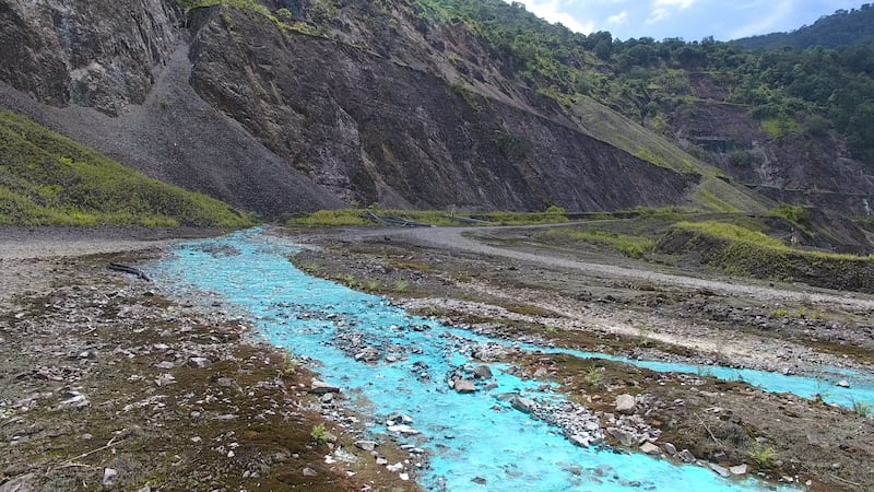 5 Copper leeching from Panguna mine pit.tif