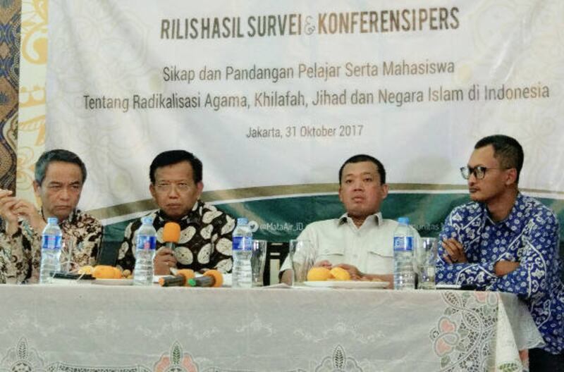 Kiri ke kanan: Didin Wahidin (Direktur Kemahasiswaan Kementerian Riset, Teknologi dan Pendidikan Tinggi), Akhmad Muqowam (Sekretaris Jenderal Ikatan Alumni Universitas Diponegoro), Nusron Wahid (Nahdlatul Ulama), dan Hasanuddin Ali (CEO Alvara Research Center) saat jumpa pers di Jakarta, 31 Oktober 2017.