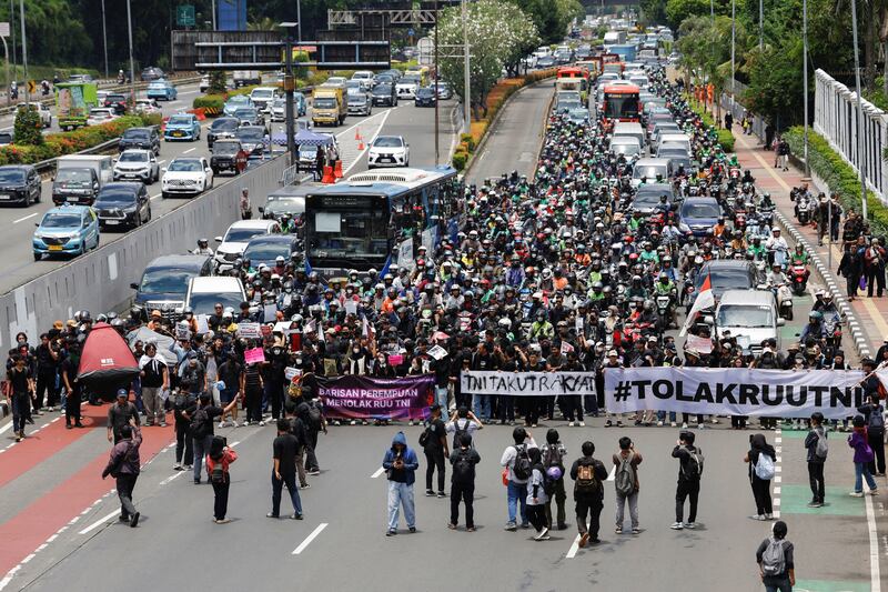 2025-03-20T061303Z_343445766_RC2UGDA9C5WJ_RTRMADP_3_INDONESIA-POLITICS-MILITARY (1).JPG