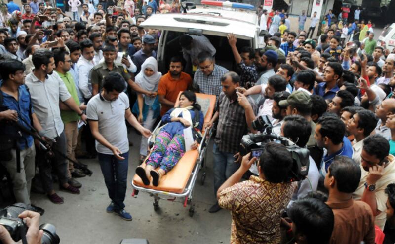 আহত অবস্থায় দেশে ফেরা রোগীদের ঢাকা মেডিকেল কলেজ হাসপাতালের বার্ন ইউনিটে নেওয়া হয়। ১৬ মার্চ ১৬ ২০১৮।