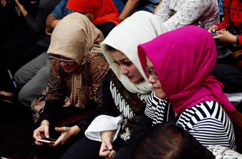 Setya Novanto's wife, Deisti Astriani Tagor, (center) attends his trial at the Jakarta Corruption Court, Dec. 13, 2017. [Arie Firdaus/BenarNews]