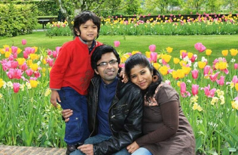 একমাত্র সন্তান মেঘ এর সঙ্গে সাগর–রুনি দম্পতি। ফাইল ফটো। [স্টার মেইল]