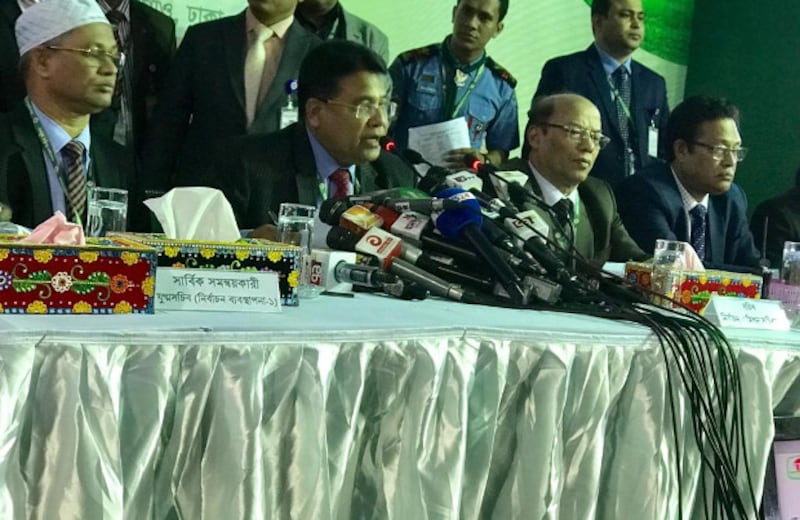 Helal Uddin Ahmad, the secretary of Bangladesh's Election Commission, speaks during a press conference after polls closed in the 11th general election, Dec. 30, 2018. [Kamran Reza Chowdhury/BenarNews] 