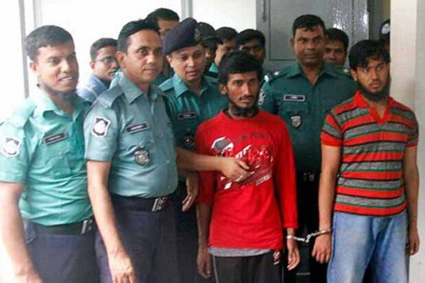 ব্লগার ওয়াশিকুর রহমান হত্যার আসামি আরিফুল ইসলাম ও জিকরুল্লাহ। হত্যাকাণ্ডের পরপরই স্থানীয় দু’জন হিজড়া তাদের ধরে পুলিশের কাছে তুলে দেয়। ৩১ মার্চ,২০১৫