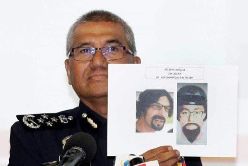 Malaysian Police Inspector-General Mohamad Fuzi Harun shows the photograph of one of two suspects next to a computer-generated sketch released days earlier, during a news conference at police headquarters in Kuala Lumpur, April 25, 2018. [S. Mahfuz/BenarNews]