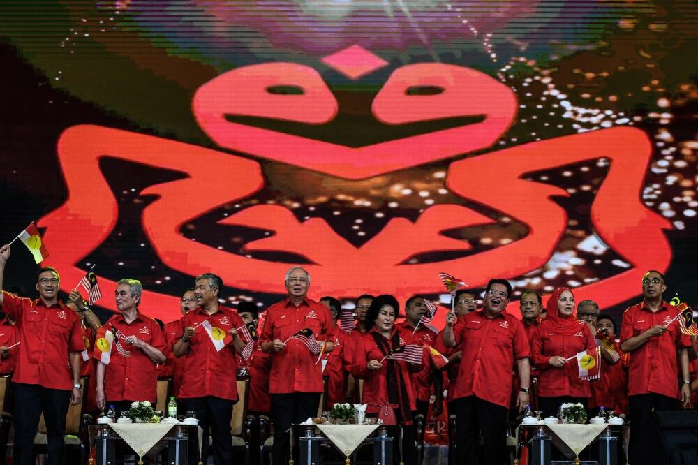Perdana Menteri Malaysia Najib Razak bersama isterinya Rosmah Mansor dan pemimpin Pertubuhan Kebangsaan Melayu Bersatu (UMNO) semasa sambutan ulang tahun UMNO ke-71 di Stadium Bukit Jalil, 11 Mei 2017.
