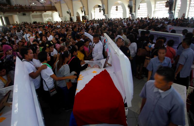 Mayor Parojinog Burial 12.jpg