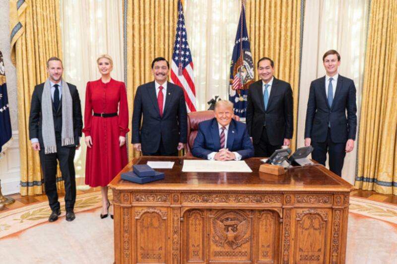 Indonesia's Coordinating Minister for Maritime Affairs and Investment Luhut Pandjaitan (red tie) poses for a photo with U.S. President Donald Trump (seated) during a visit to the White House, Nov. 17, 2020. [Photo Courtesy of Indonesia's Coordinating Ministry for Maritime Affairs and Investment]