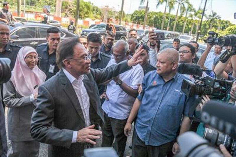 Anwar Ibrahim and his wife, Deputy Prime Minister Wan Azizah Wan Ismail, arrive at the headquarters of the People's Justice Party in Malaysia's Selangor state, Feb. 24, 2020. [S. Mahfuz/BenarNews]