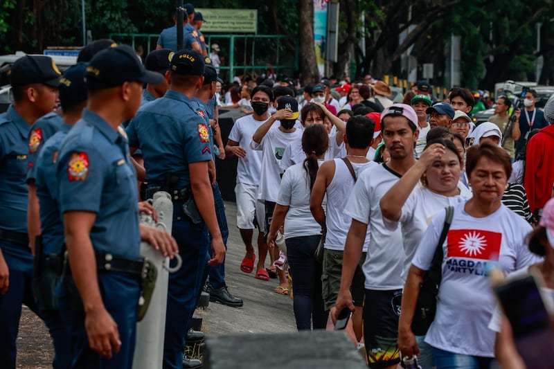 sara-duterte-impeachment protesters 4.jpg