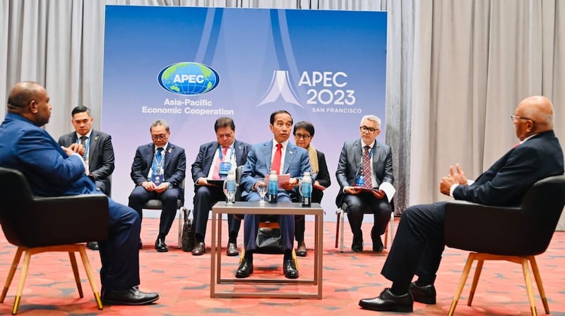 PHOTO FOUR 20231116 Rabuka Marape Widodo meet 3 edit.jpeg