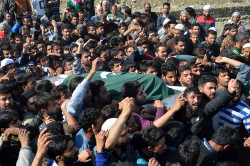 Locals take part in the funeral procession for a suspected militant who died in a gunbattle with Indian security forces, in Dialgam, a village in south Kashmir's Anantnag district, April 1, 2018.