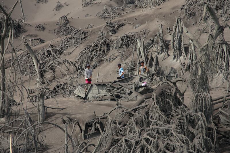 taal-mountainside-ash-2.jpeg
