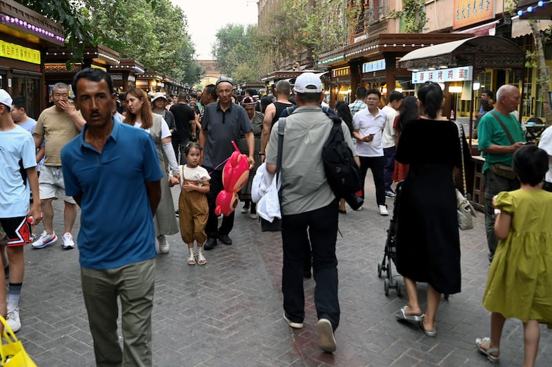 10 MY-CH-tourism2.jpg
