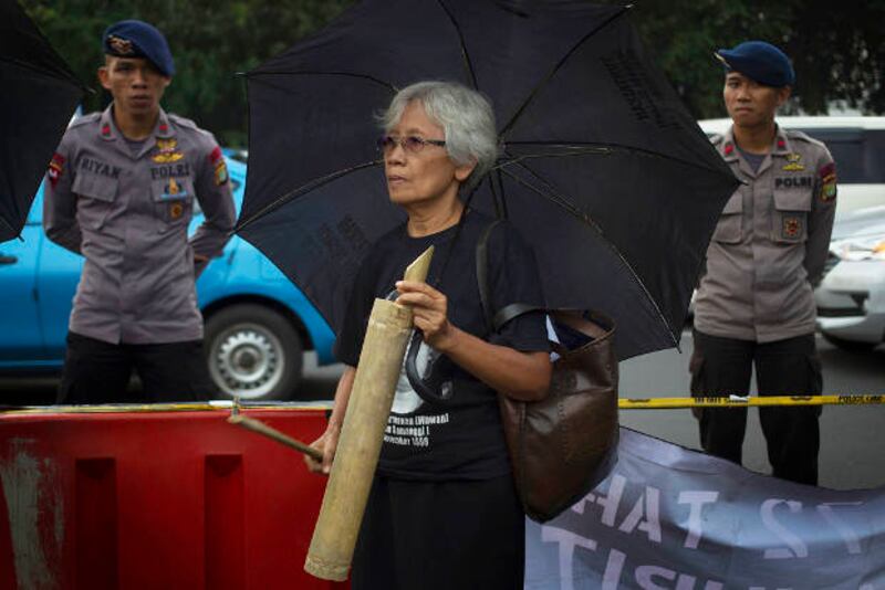 Maria Catharina Sumarsih, ibu korban Tragedi Semanggi I, bergabung dengan pengunjuk rasa dalam peringatan Hari Perempuan Internasional 2018 di Jakarta, 8 Maret 2018. (Afriadi Hikmal/BeritaBenar)