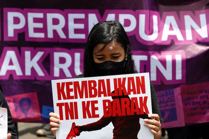 2025-03-20T062015Z_1770775154_RC2UGDAB2Z81_RTRMADP_3_INDONESIA-POLITICS-MILITARY.JPG
