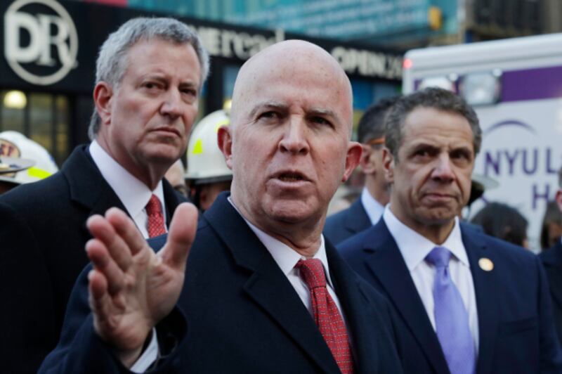 New York City Police Commissioner James O'Neill holds a news conference outside the Port Authority Bus Terminal in Manhattan with Mayor Bill de Blasio (left) and Gov. Andrew Cuomo, after a pipe-bomb strapped to a man exploded in a crowded subway corridor near Times Square, Dec. 11, 2017. [AP]