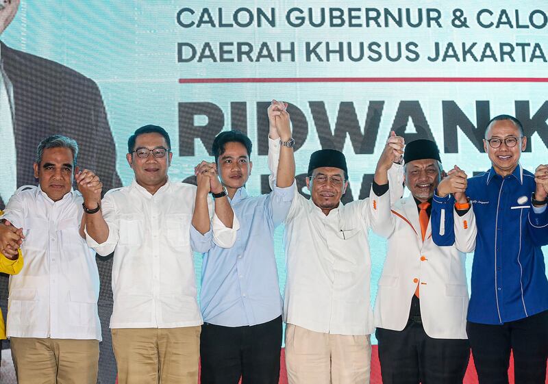 Wakil presiden terpilih Gibran Rakabuming Raka (tengah) ikut menghadiri deklarasi Ridwan Kamil (kedua dari kiri) sebagai calon gubernur Jakarta dan Suswono (ketiga dari kanan) sebagai calon wakil gubernur) dalam Pemilihan Kepala Daerah Jakarta, di Hotel Sultan, Jakarta, pada 19 Agustus 2024. [Eko Siswono Toyudho/BenarNews]