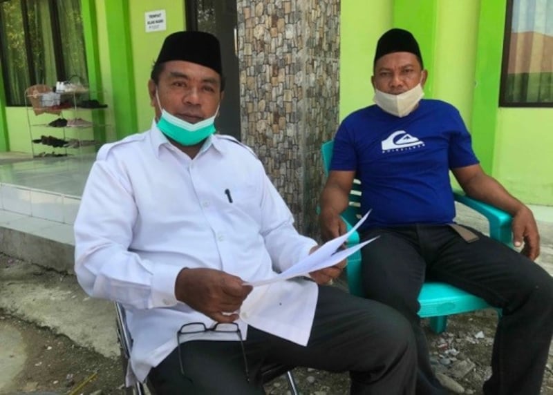 Ibrahim Ismail (left), a local Muslim leader, and Sukarno Ahmad Ino, a former combatant in the Poso sectarian conflict, speak during an interview with BenarNews in Poso, Indonesia, Nov. 19, 2020.