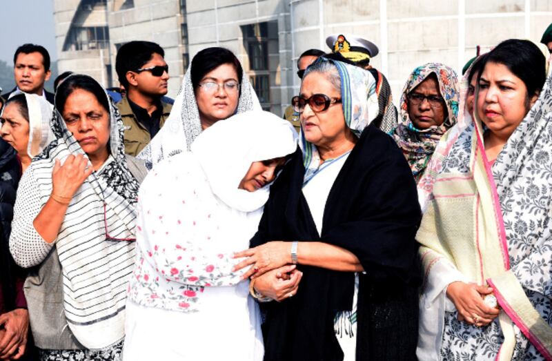 প্রধানমন্ত্রী শেখ হাসিনা নিহত সাংসদের স্বজনদের সান্ত্বনা দেন। জানুয়ারি ০২, ২০১৭।