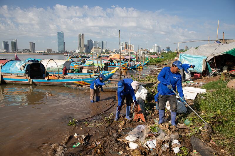 RFA-Mekong-plastic-pollution 7.jpg