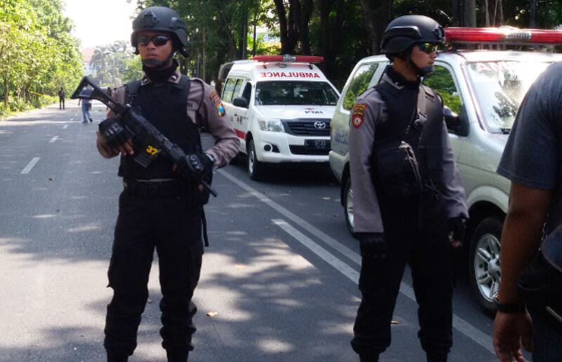 Police officers stand guard near Indonesian Christians Church in Surabaya, May 13, 2018. (Yovinus Guntur/BenarNews)