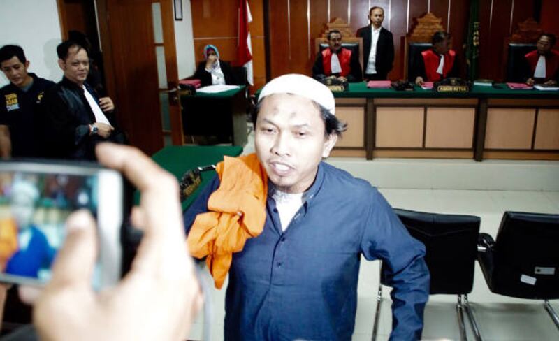 Suryadi Mas'ud berbicara kepada wartawan usai divonis 10 tahun penjara di Pengadilan Negeri Jakarta Barat, 6 Februari 2018. (Arie Firdaus/BeritaBenar)