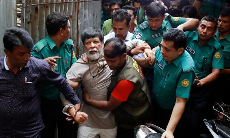 তথ্য প্রযুক্তি আইনে গ্রেপ্তার দেখানোর পর শহিদুল আলমকে আদালতে হাজির করা হয়। ৬ আগস্ট ২০১৮।