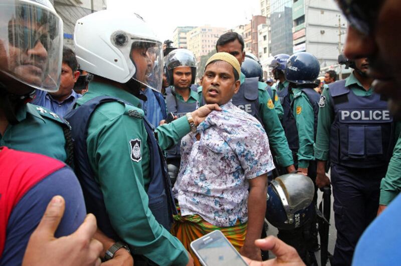 Police question a suspected demonstrator as hundreds of activists rallied to express their support for former Prime Minister Khaleda Zia in Dhaka, Feb. 9, 2018. [Monirul Alam/BenarNews] 