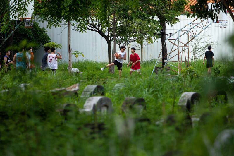 park in cemetary_013.jpg