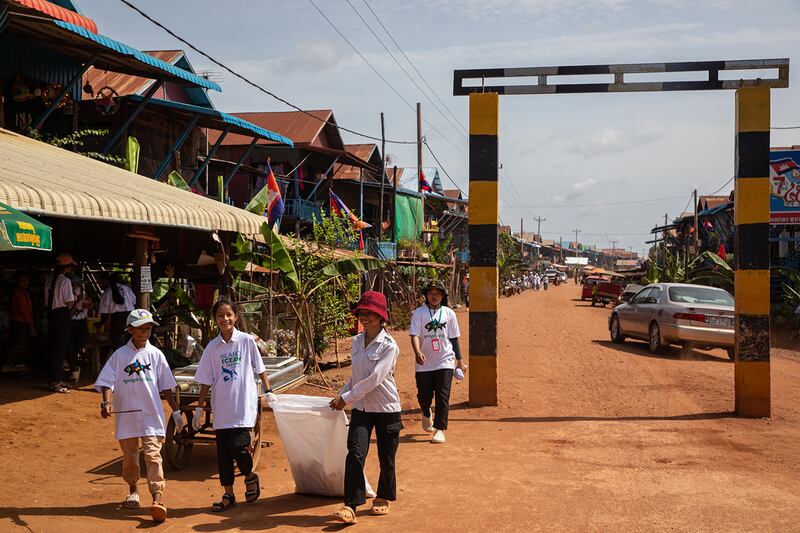 RFA-Mekong-plastic-pollution 9.jpg
