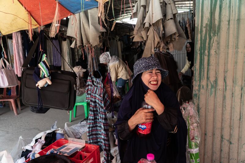TH-deep-south-secondhand-clothe-04-THREE.jpg
