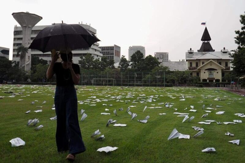 th-oct6-massacre-umbrella-1000-5.jpg
