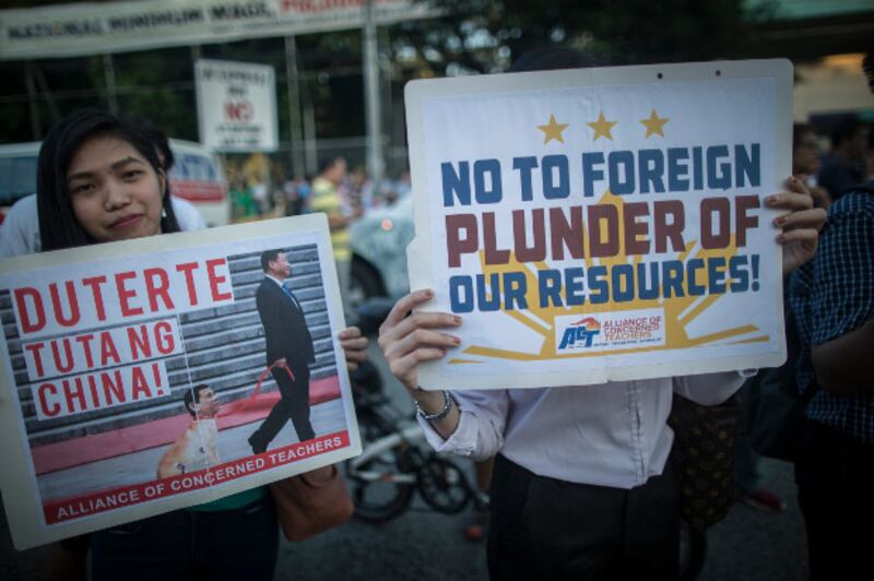 Filipinos take part in an anti-China protest in Manila, June 19, 2019. [Luis Liwanag/BenarNews]