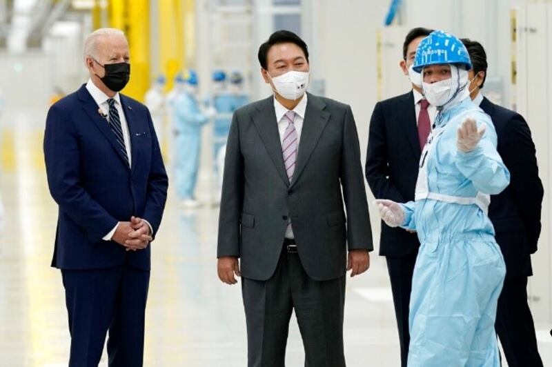 Biden-Samsung.jpg